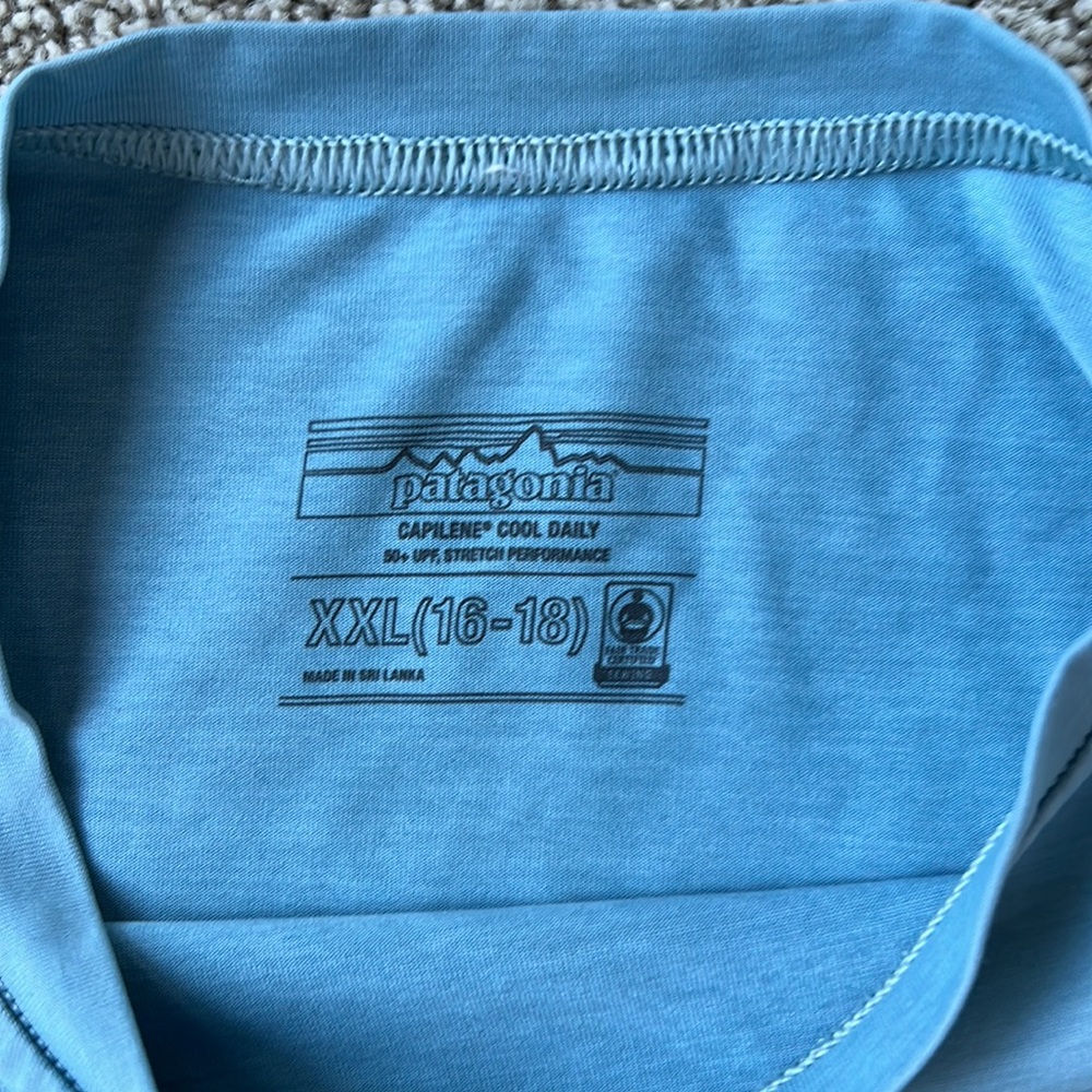 Patagonia t-shirt. Youth XXL (16-18) - Picture 2 of 3